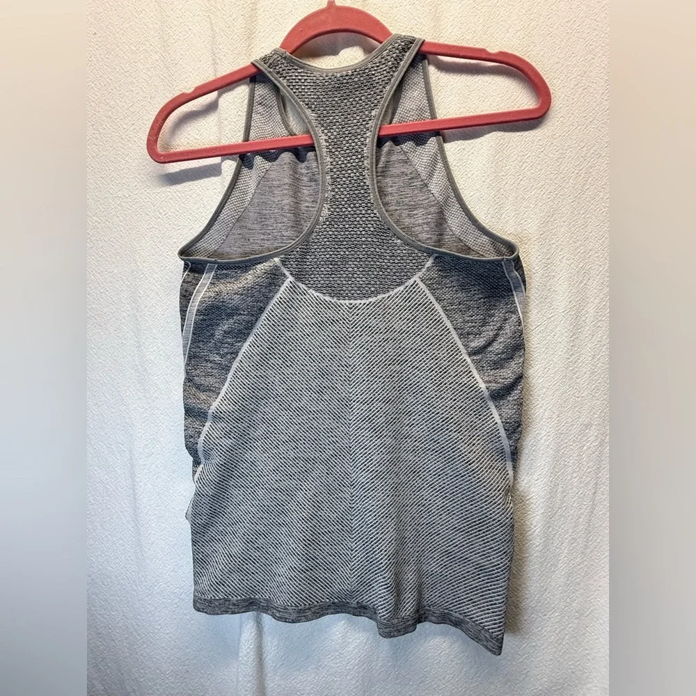 Athleta Agile Color Block Razor Back Tank Top | Moisture Wicking Breathable Sz M